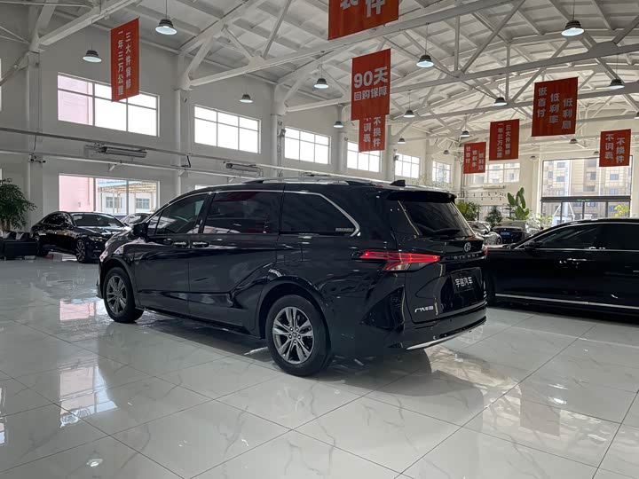 Фото 4 - Toyota Sienna