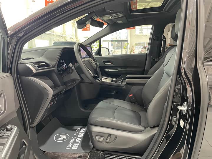 Фото 8 - Toyota Sienna