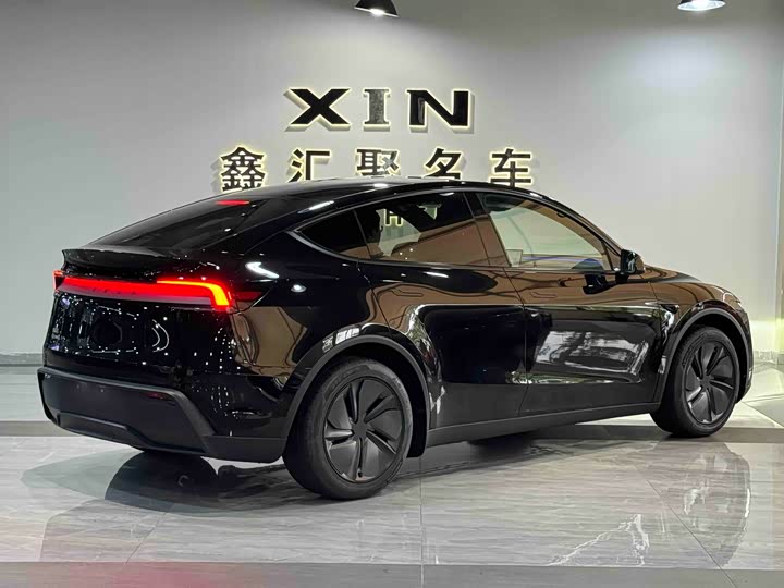 Фото 6 - Tesla Model Y