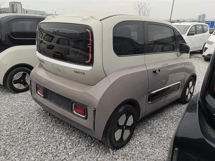 Photo 3 - Baojun KiWi EV