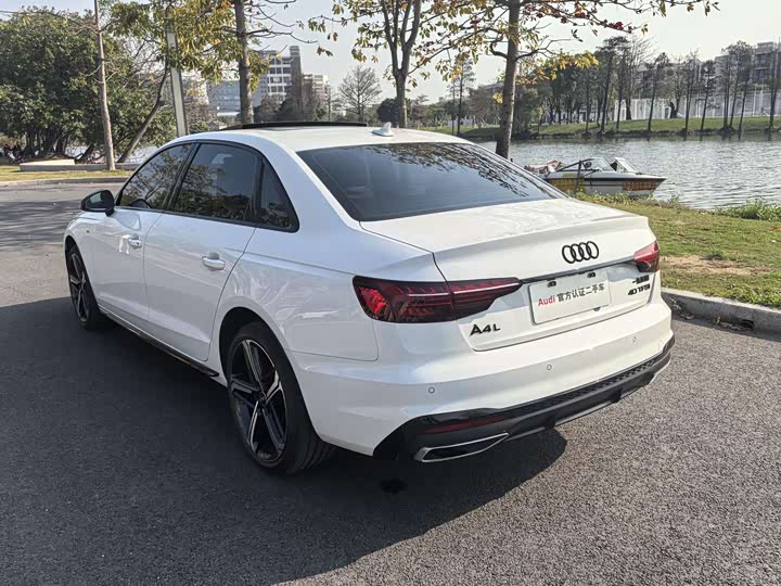 Фото 5 - Audi A4L