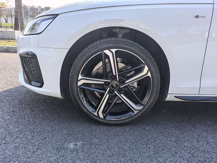 Фото 9 - Audi A4L