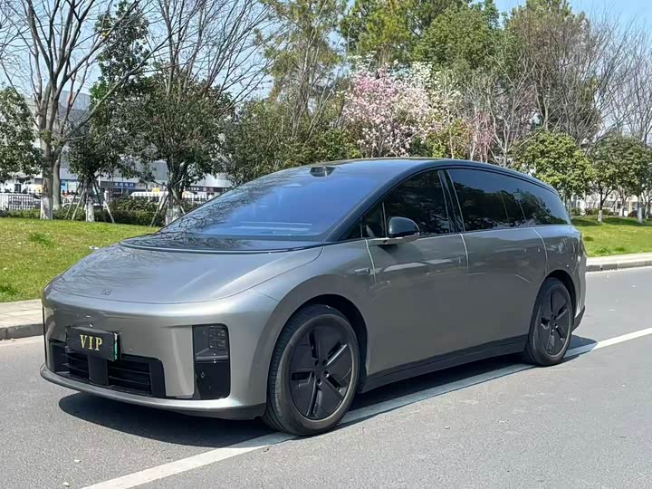 Фото 1 - LiXiang i8