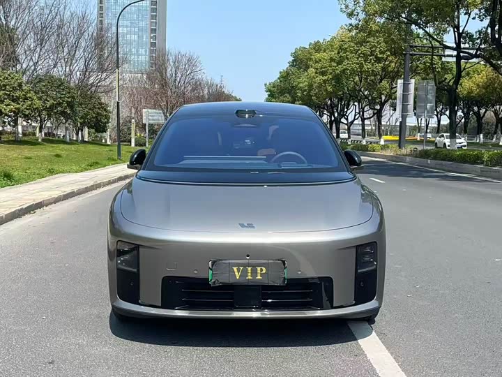 Фото 2 - LiXiang i8