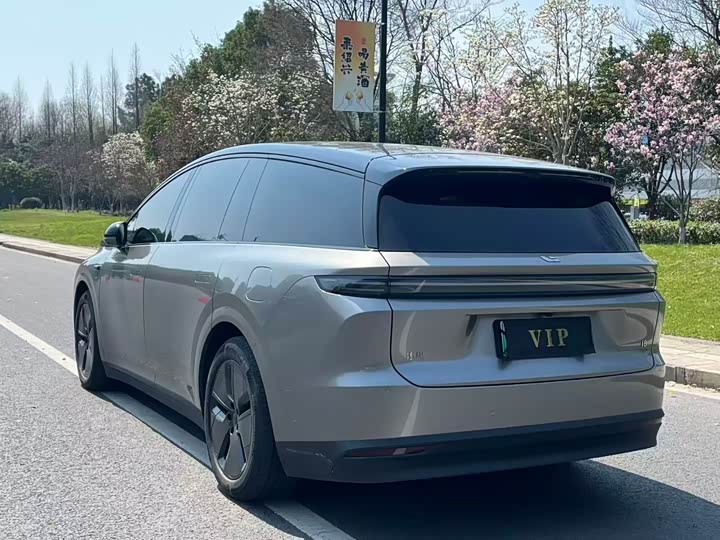 Фото 4 - LiXiang i8