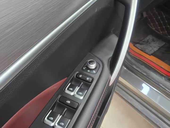 Фото 7 - Geely Coolray