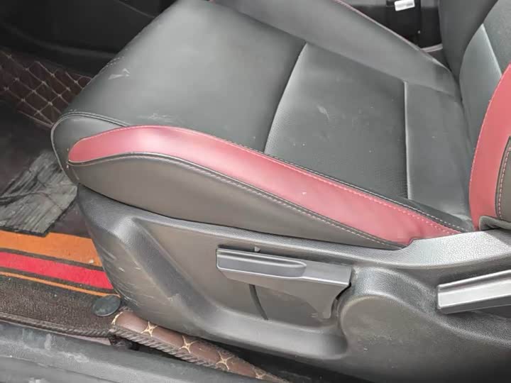 Фото 8 - Geely Coolray