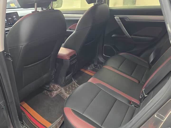 Фото 9 - Geely Coolray