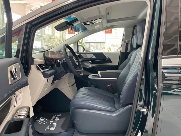 Фото 7 - Buick GL8 Century