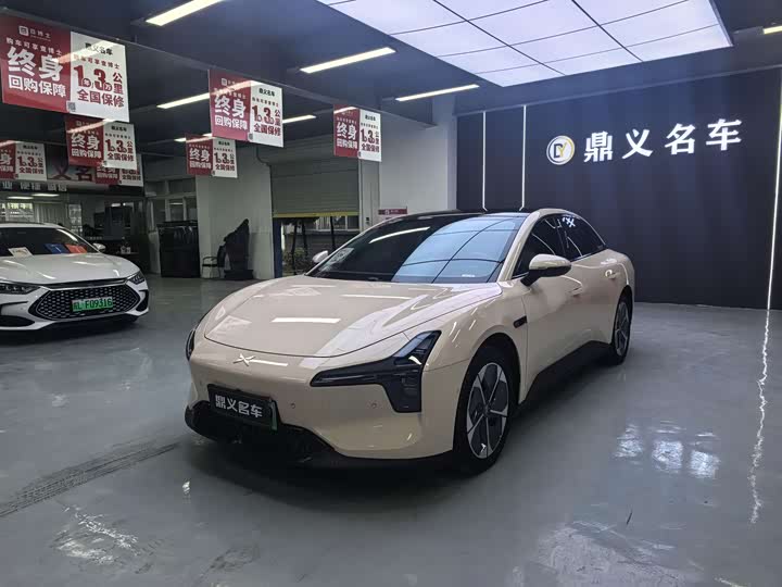 Фото 1 - XPeng Mona M03