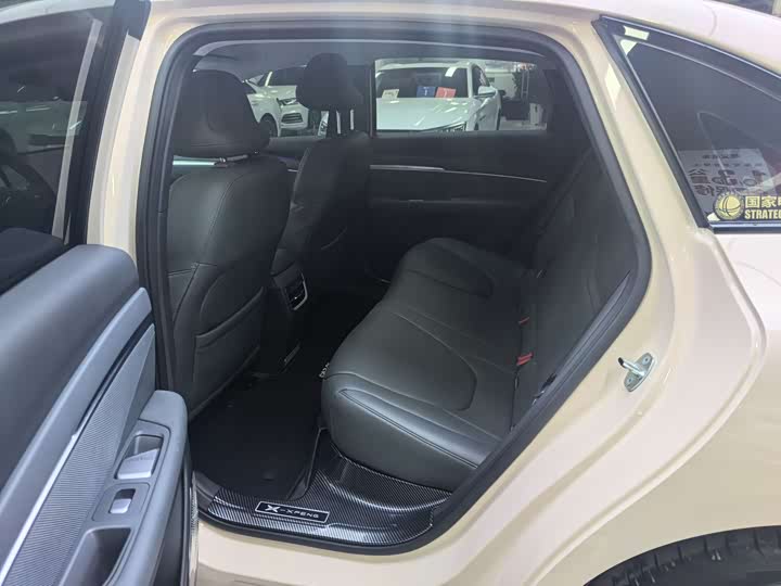 Фото 5 - XPeng Mona M03