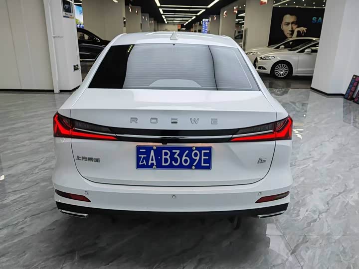 Фото 8 - Roewe i5