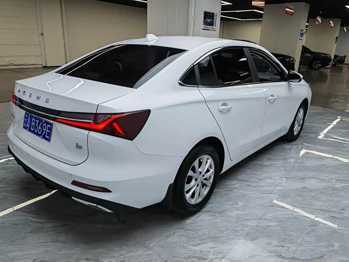 Фото 9 - Roewe i5