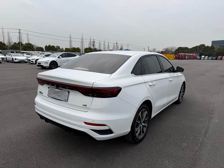 Фото 3 - Geely Emgrand