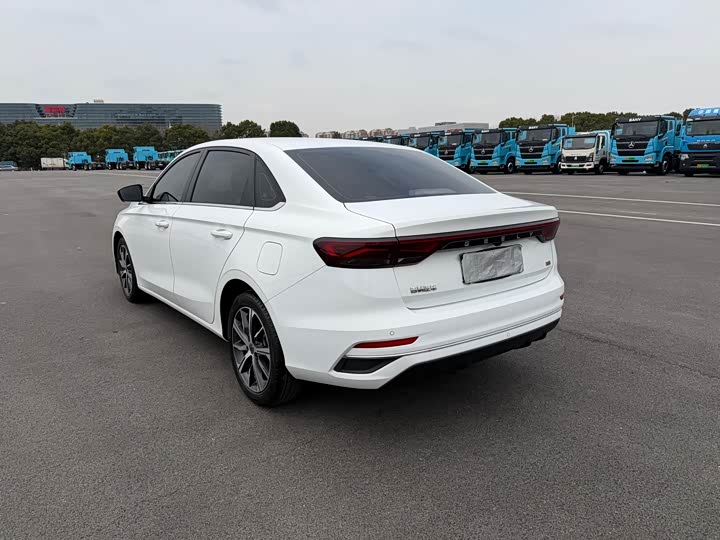 Фото 4 - Geely Emgrand