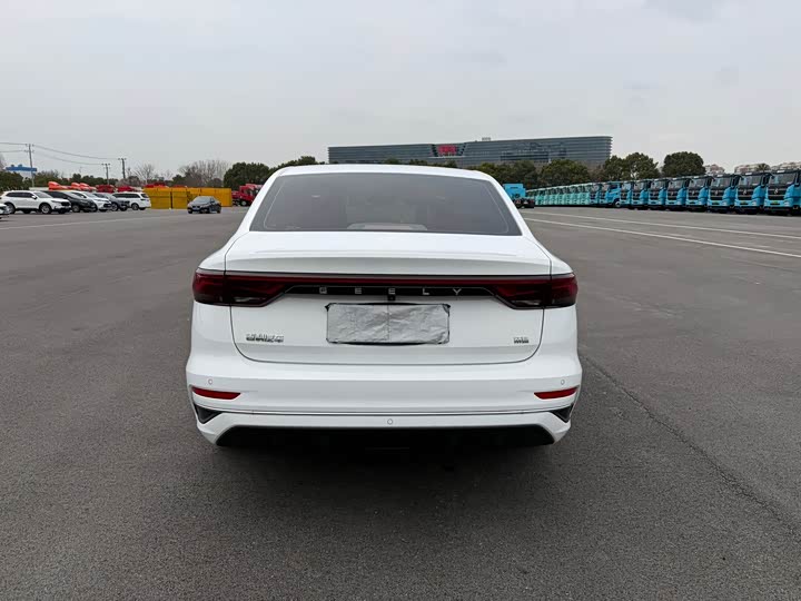 Фото 5 - Geely Emgrand