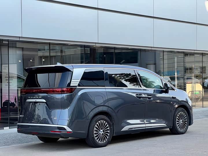 Фото 7 - Denza D9