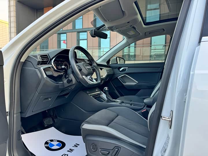 Фото 8 - Audi Q3