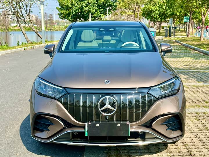 Photo 2 - Mercedes-Benz EQE SUV