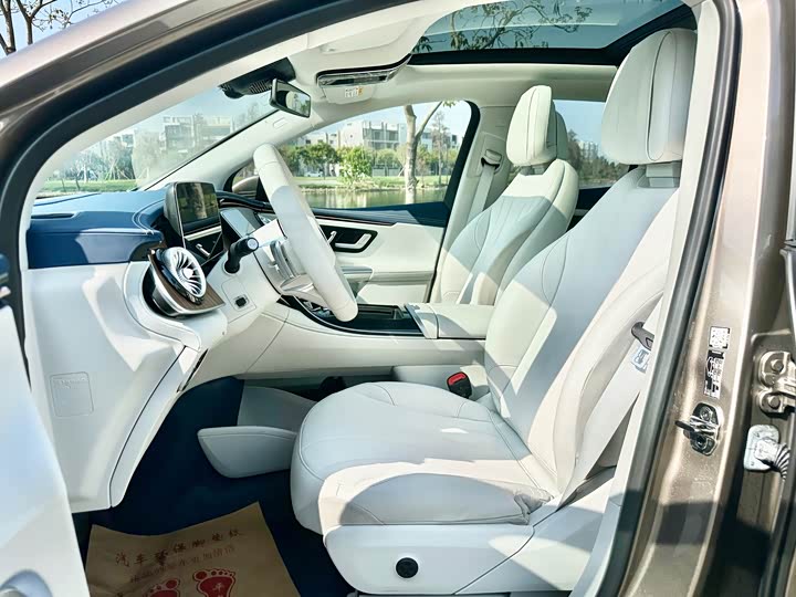 Photo 7 - Mercedes-Benz EQE SUV