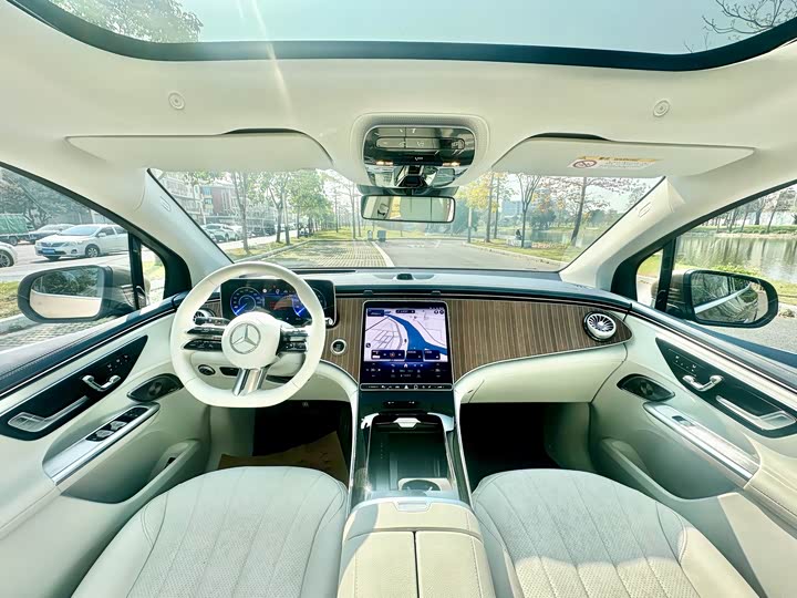 Photo 9 - Mercedes-Benz EQE SUV