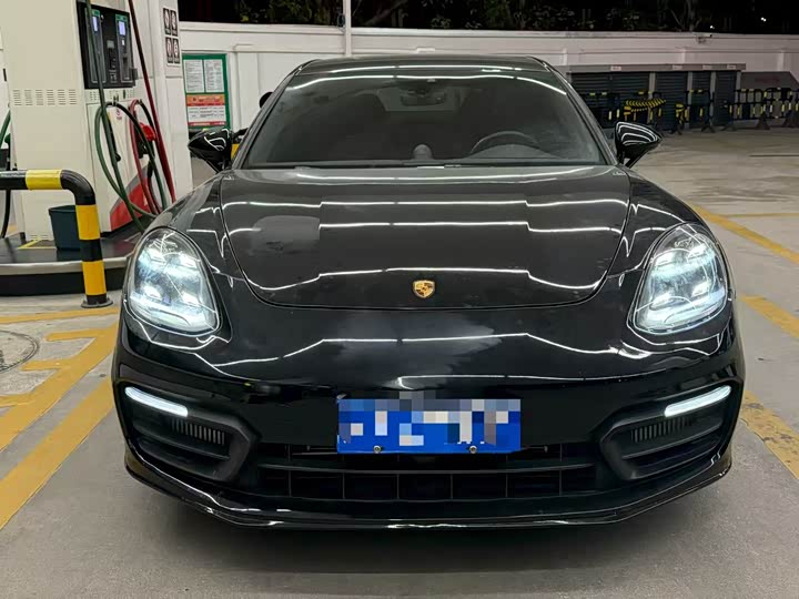 Photo 2 - Porsche Panamera