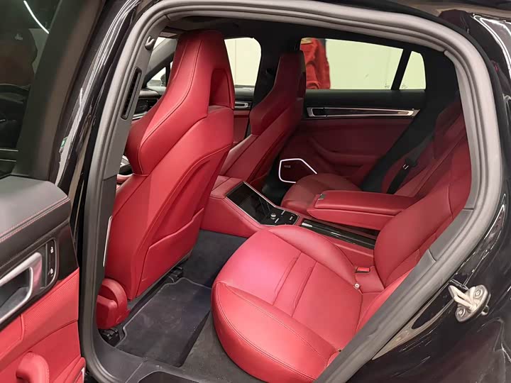 Photo 4 - Porsche Panamera