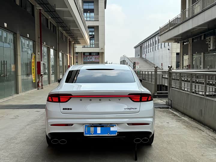 Фото 4 - Geely Preface