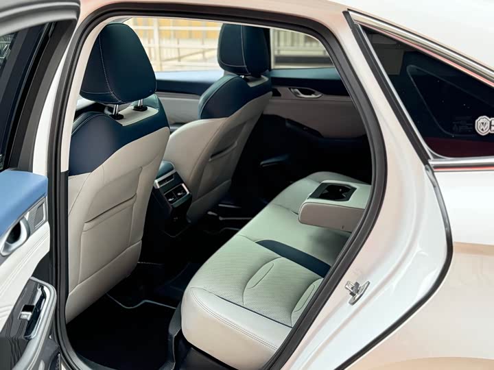 Фото 9 - Geely Preface