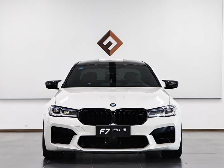 Фото 2 - BMW M5