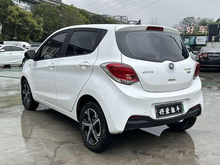 Photo 4 - Changan BenBen E-Star