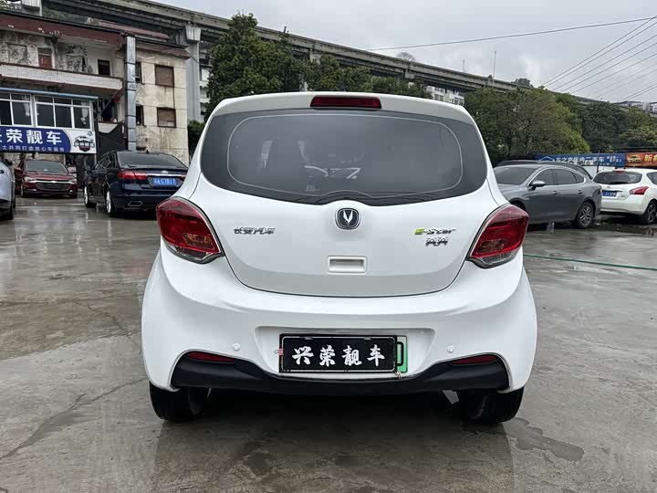 Photo 5 - Changan BenBen E-Star