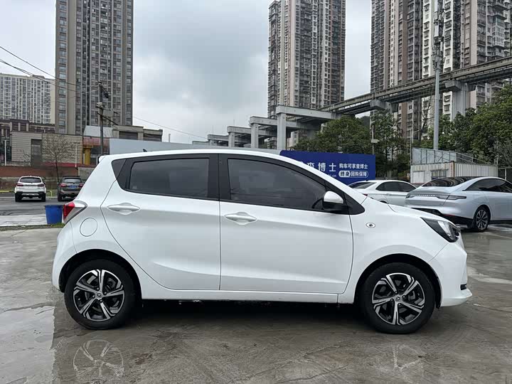 Photo 7 - Changan BenBen E-Star