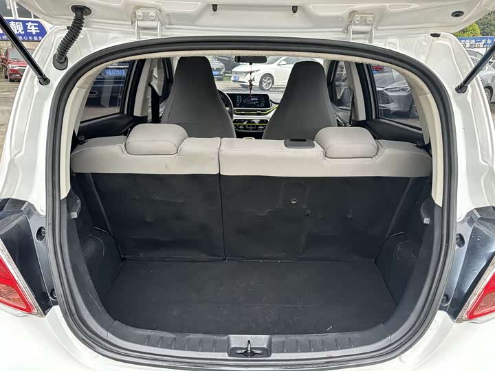 Photo 8 - Changan BenBen E-Star