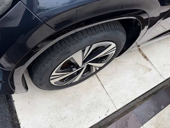 Photo 5 - Volkswagen ID.6 Crozz