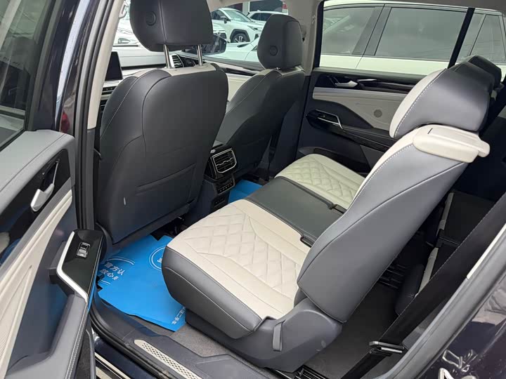 Photo 8 - Volkswagen ID.6 Crozz