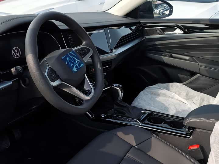 Photo 4 - Volkswagen Passat Hybrid