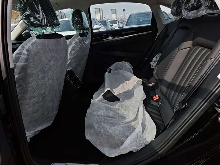 Photo 8 - Volkswagen Passat Hybrid