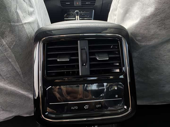 Photo 9 - Volkswagen Passat Hybrid