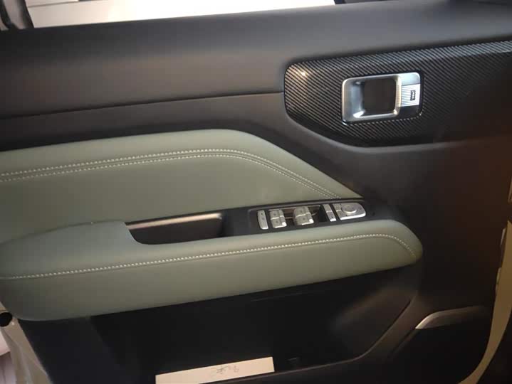 Фото 7 - Baojun Yep Plus