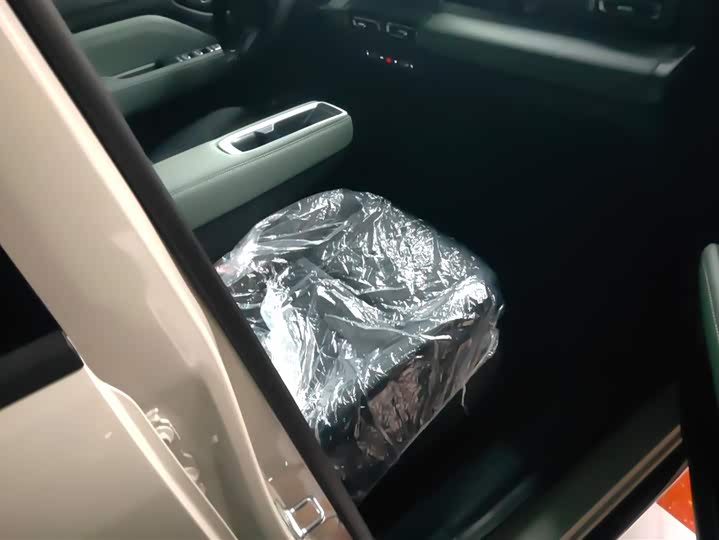 Фото 8 - Baojun Yep Plus