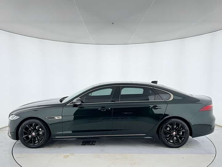 Фото 7 - Jaguar XF L