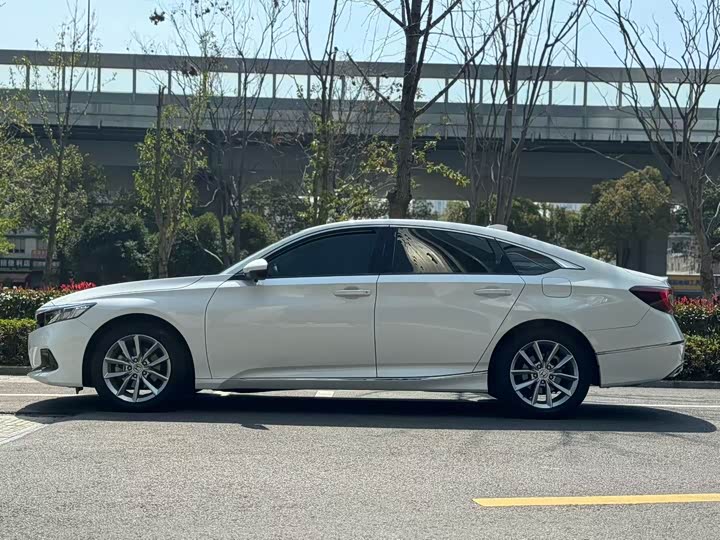 Photo 3 - Honda Accord