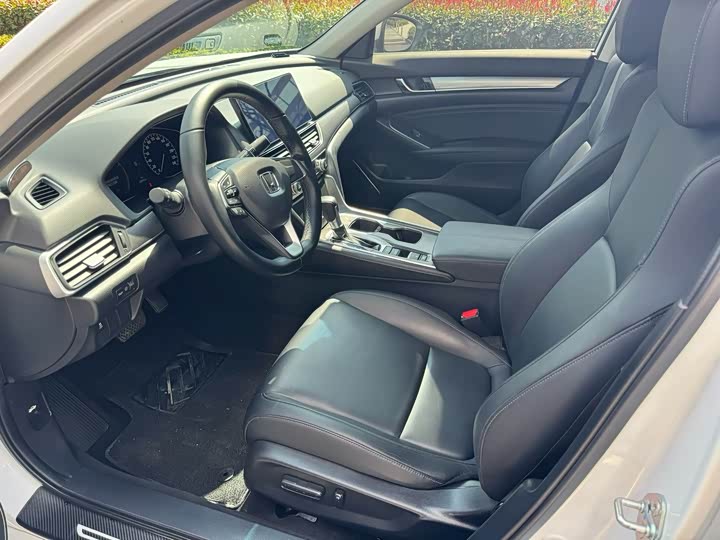 Photo 6 - Honda Accord