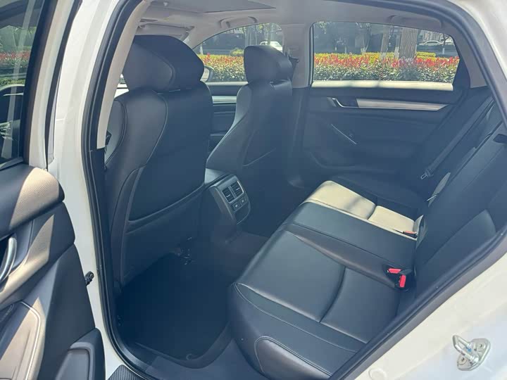 Photo 7 - Honda Accord