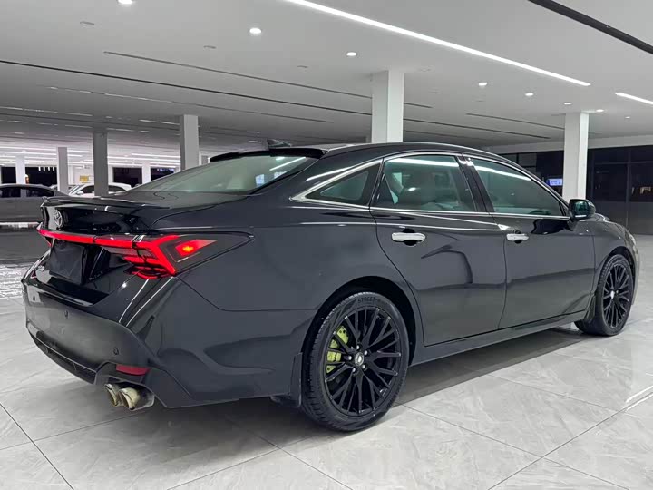 Фото 9 - Toyota Avalon