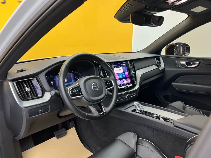 Фото 4 - Volvo XC60