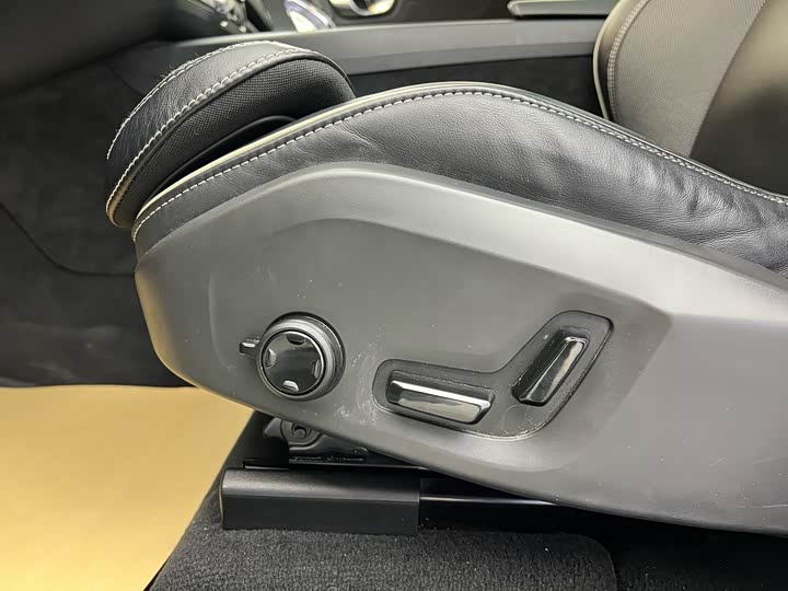 Фото 7 - Volvo XC60