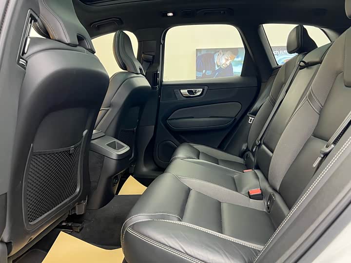 Фото 8 - Volvo XC60