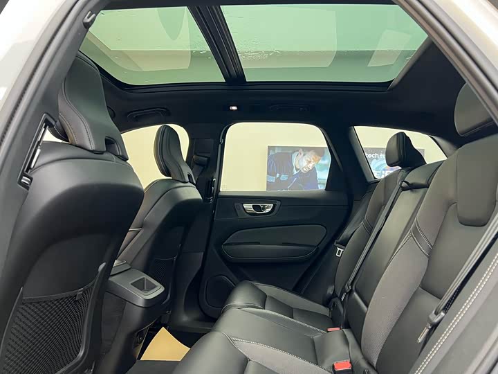 Фото 9 - Volvo XC60